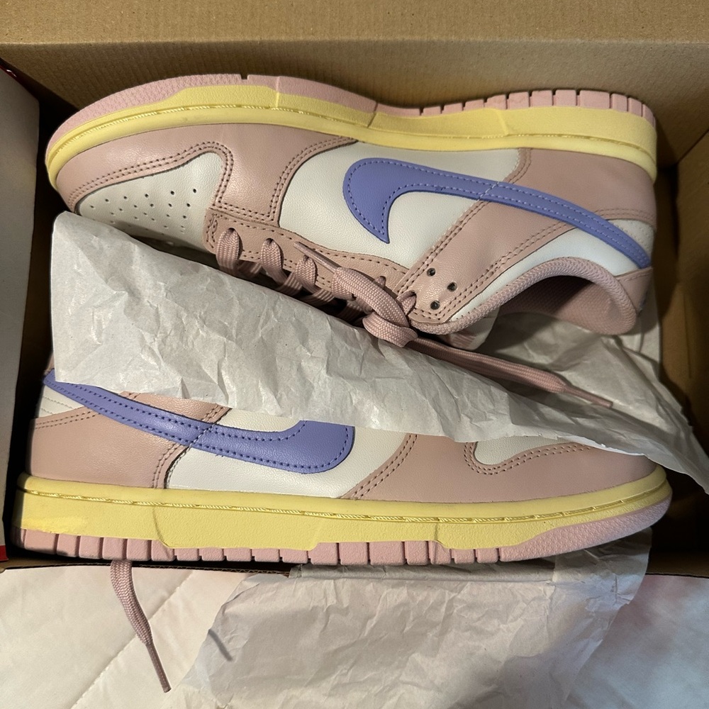 Nike Dunk Low  women
Worn once excellent condition